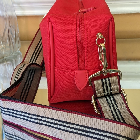 Burberry Pouch converted into to shoulder bag or cross body - Picture 9 of 16